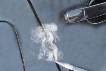 Через уплотнители дверей