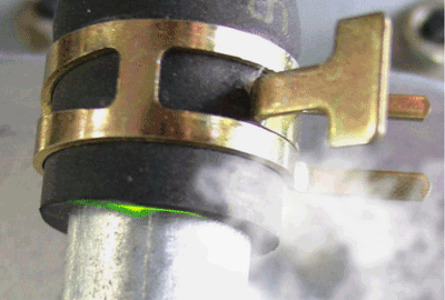 Невидимая глазом щель опознается через свечение